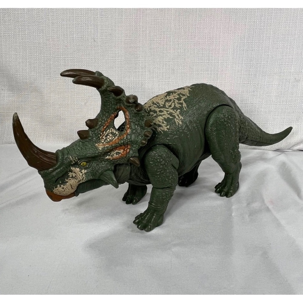 Mattel Jurassic World Roar Attack Sinoceratops Green Dinosaur Action Figure
